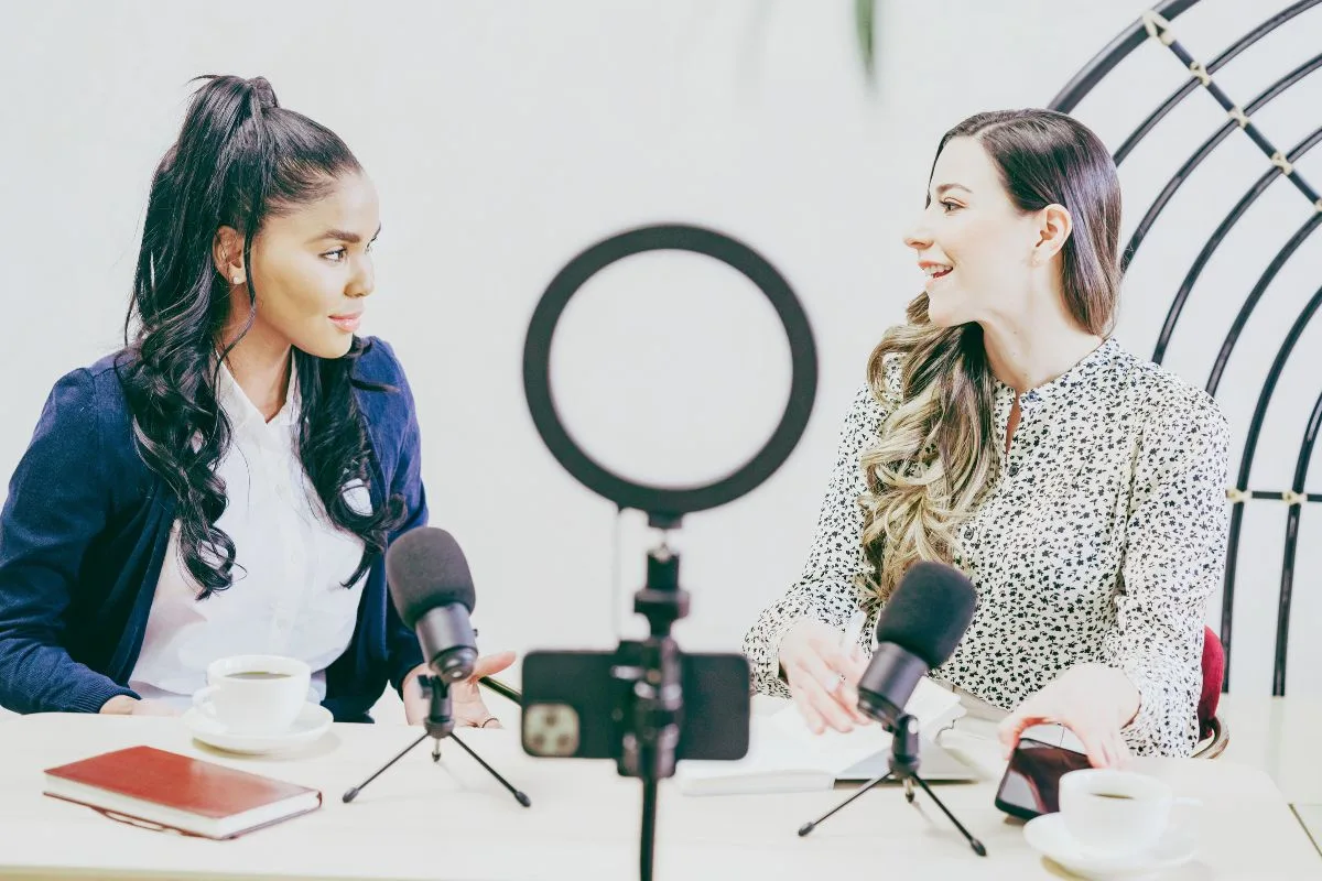 How to Introduce Podcast Guests & Keep Your Audience Engaged